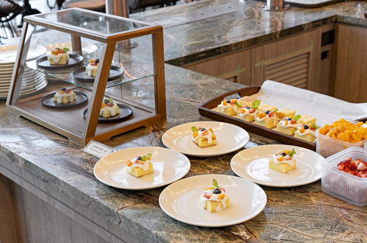 Hualien Farglory Hotel Yanliau Exterior photo A buffet of desserts