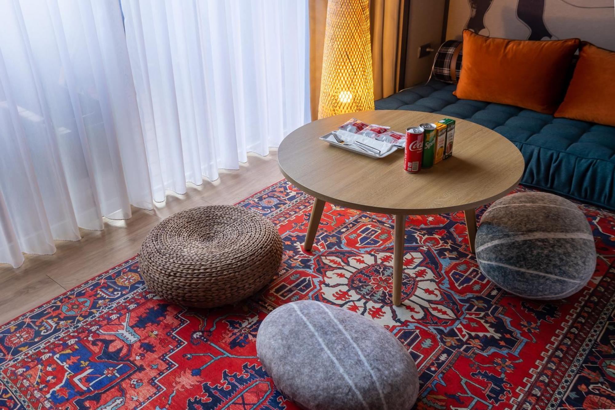 Hualien Farglory Hotel Yanliau Exterior photo A carpet in a living room