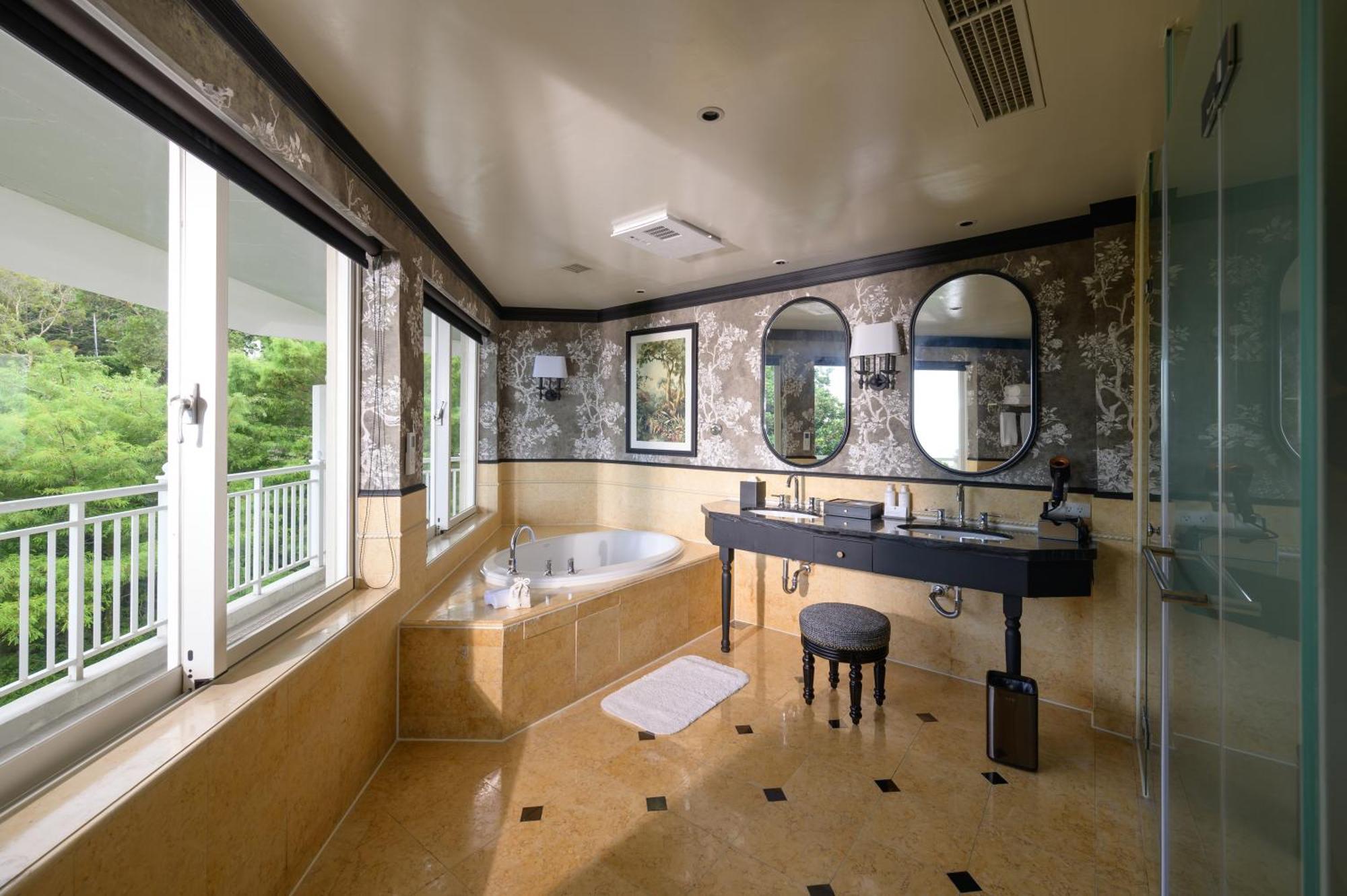 Hualien Farglory Hotel Yanliau Room photo A bathroom in a hotel