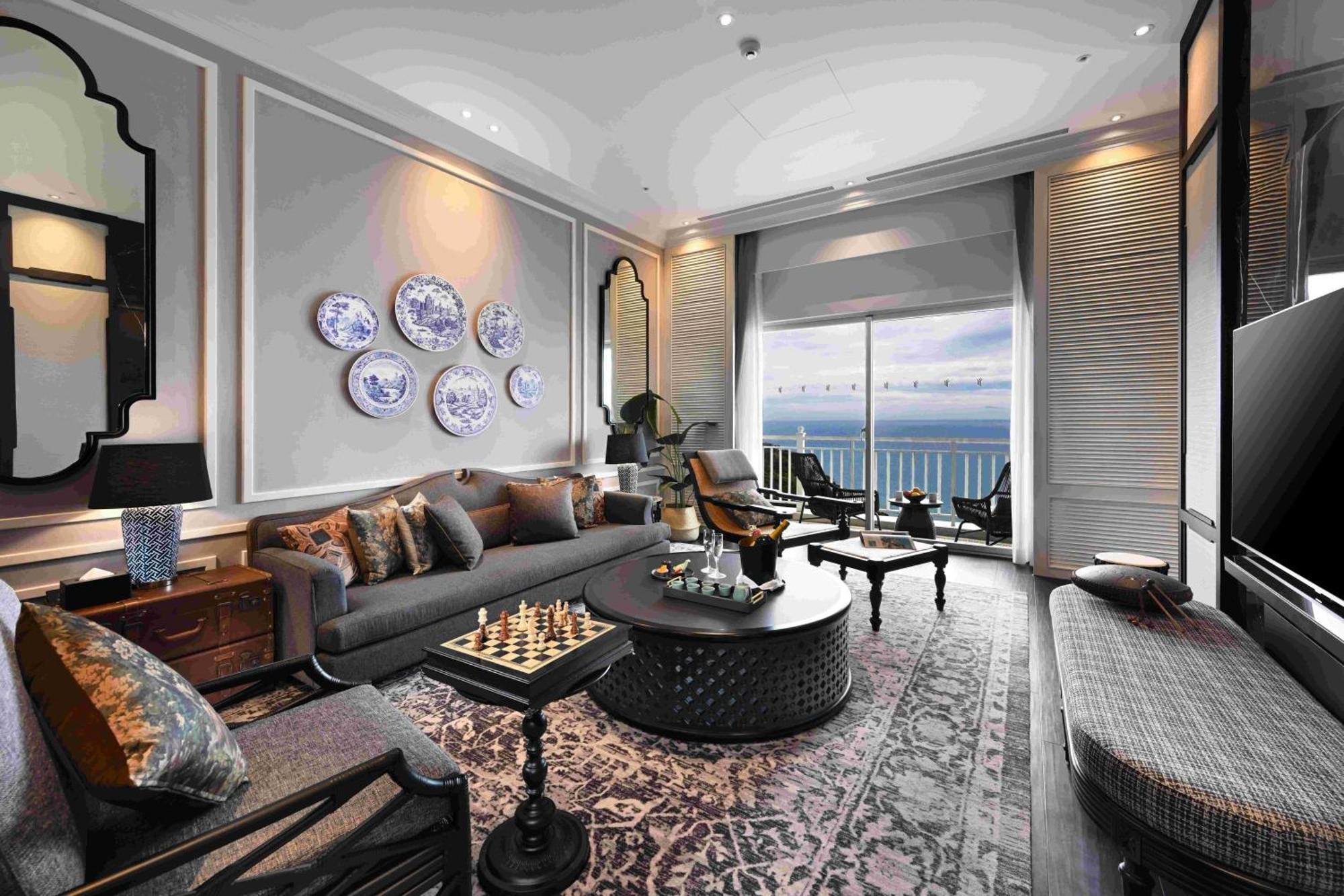 Hualien Farglory Hotel Yanliau Exterior photo The living room of a suite at The Oberoi, Mumbai