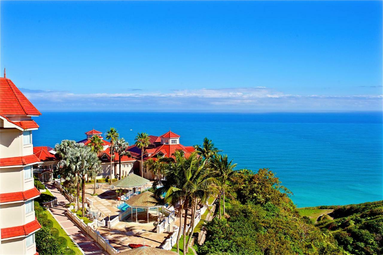 Hualien Farglory Hotel Yanliau Exterior photo View of the ocean from the resort